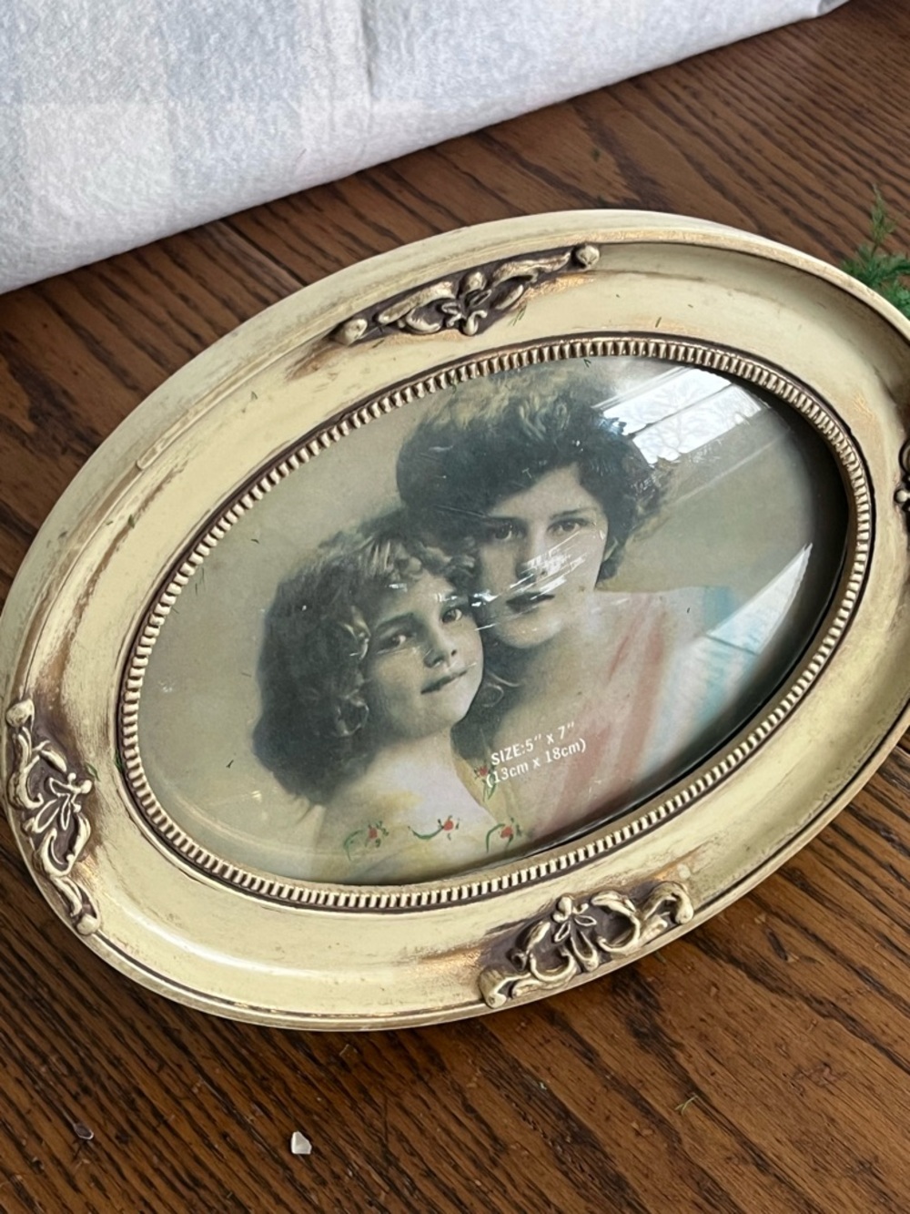 Ornate Oval Decorative Photo Frame in Cream